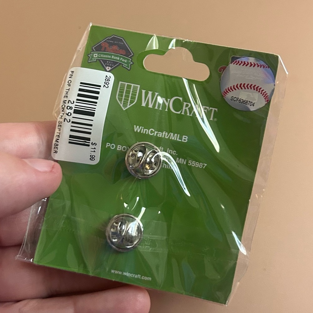 Phillies Ballpark Exclusive Pin Philly Phanatic - Picture 2 of 2